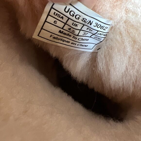 Womens UGG Boots Light Pink Tan Classic Short Perforated Suede Wool Boho Sz 6 - Picture 13 of 16